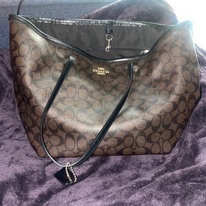 Gently used, like new Coach tote bag.